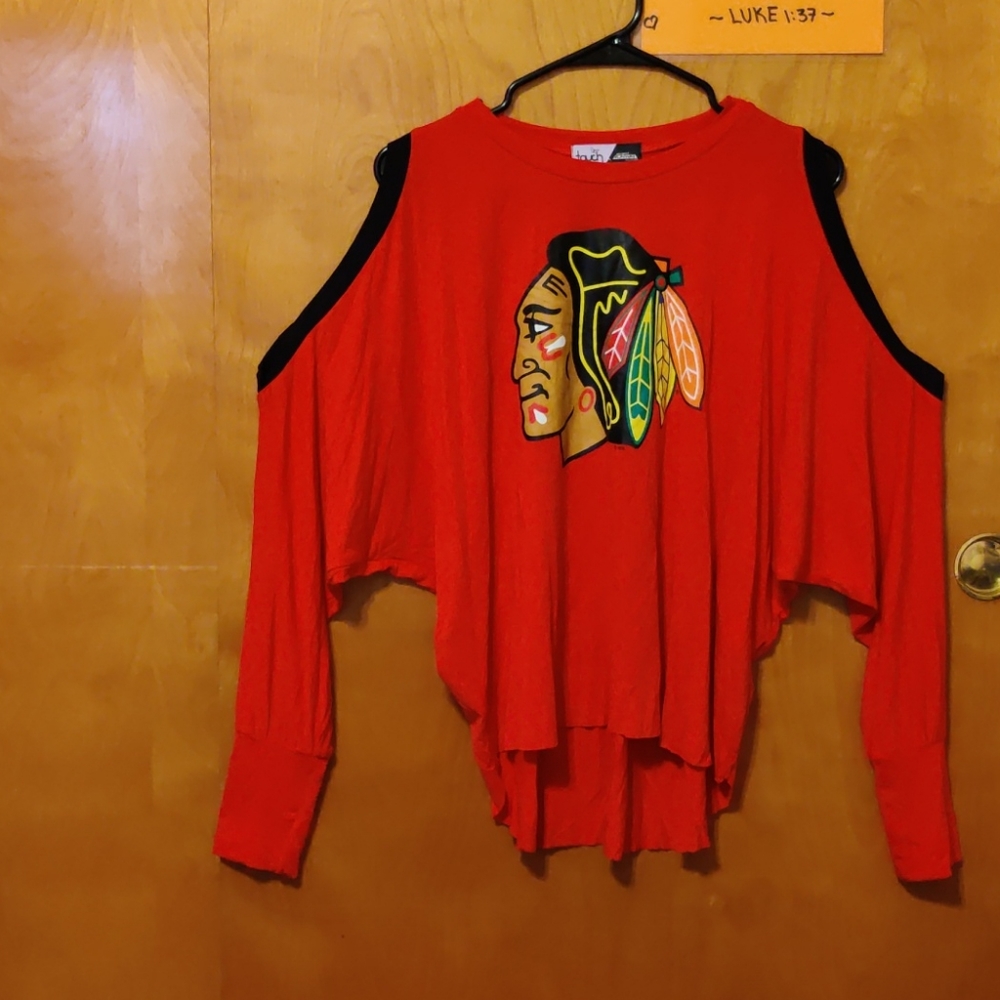 ♥️Cold Shoulder Top (Blackhawks)♥️